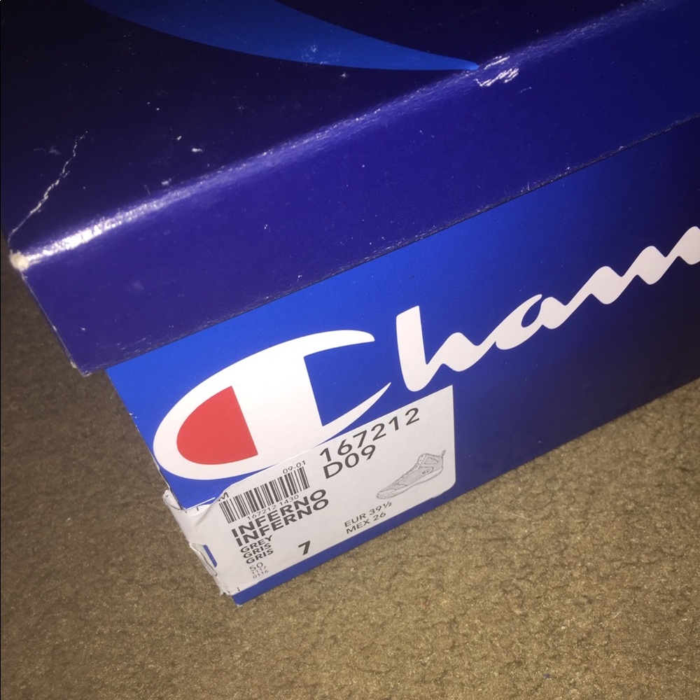 Boys 7  champions gray’n white